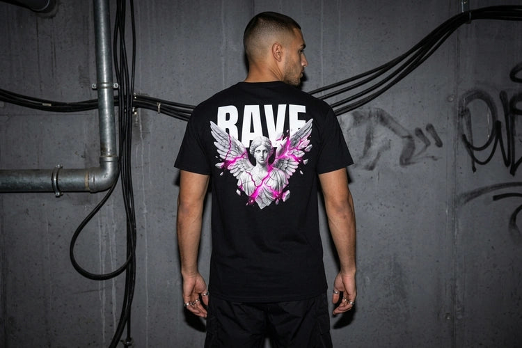 Unten Bild - techno-essentials-rave-angel-heavy-cotton-t-shirt-editorial.webp