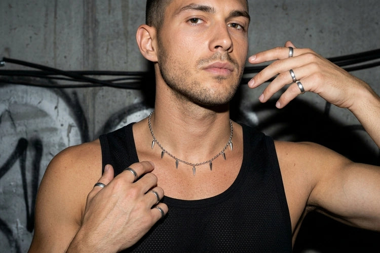 Unten Bild - techno-essentials-techno-spike-chain-editorial.webp