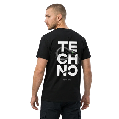 Schwarzes Venom Heavy Cotton T-Shirt mit TECHNO-Schriftzug und Schlange, Rückansicht am Model