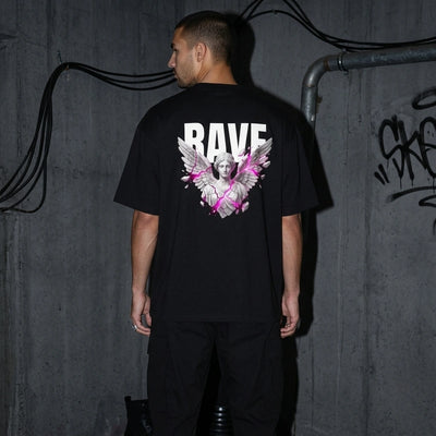 Schwarzes Rave Angel Oversize T-Shirt mit Engel-Print, Rückansicht Ganzkörper am Model