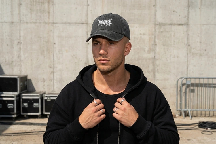 Unten Bild - techno-essentials-techno-chaos-cap-editorial.webp
